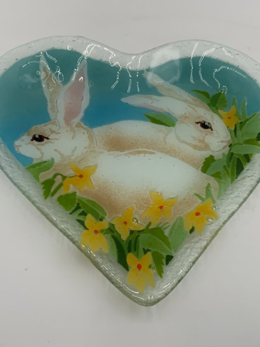 Vintage PEGGY KARR EASTER BUNNY 10" Heart Shaped Fused Glass Platter Exc Cond - Picture 6 of 8